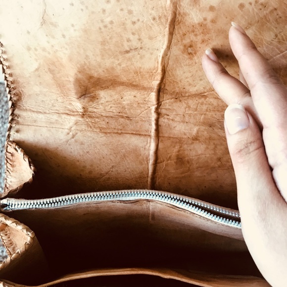 Made Hand Crossbody Bag - Picture 5 of 8